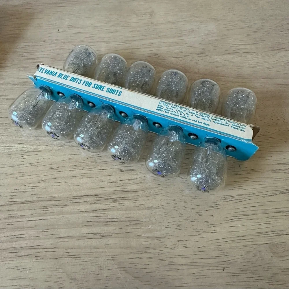 Vintage M3 Sylvania Blue Dot Flashbulbs (12) Clear Bulbs.